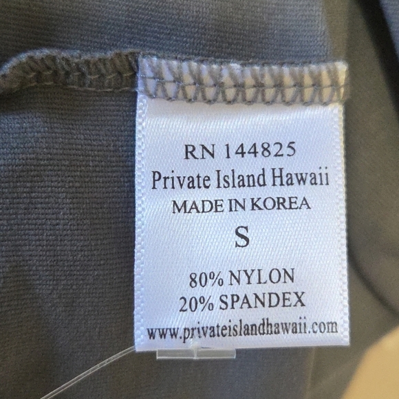 Private Island Rash Guard Top Size S Gray NEW - Picture 3 of 8